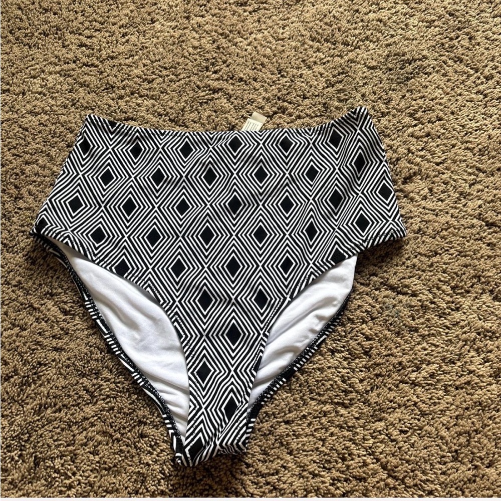 Cupshe Monochrome Geometric Bikini Bottom
